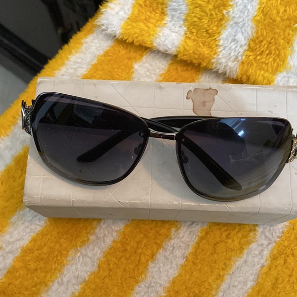 DIOR❌❌ SUNGLASSES💯 authentic - Picture 3 of 8